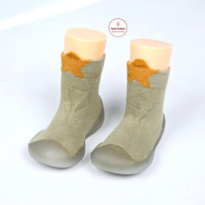 important shoes style socks with green star designs